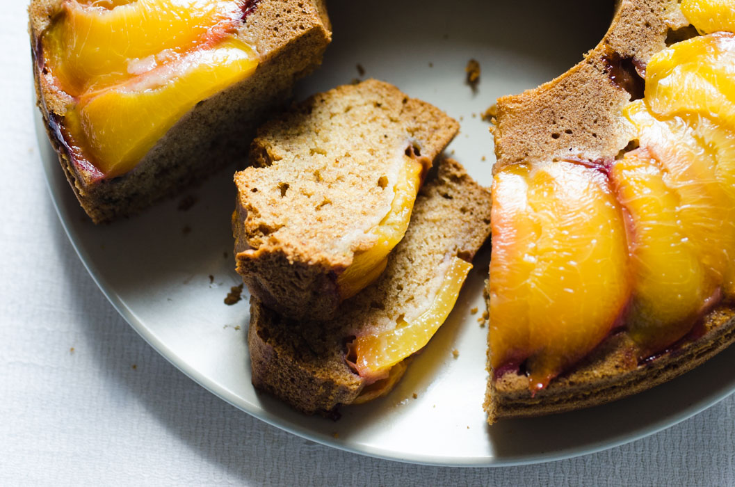 Peach and mint upside-down bundt cake // vegan