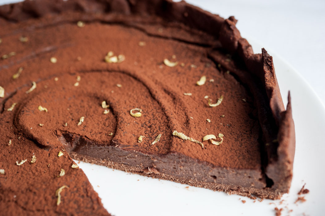 Chocolate mousse tart with chocolate crust {vegan}