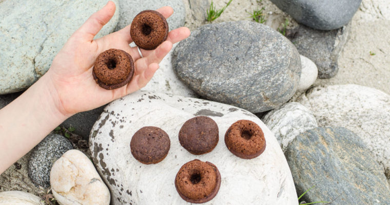 Mini cacao & coconut baked donuts // Easter BBQ {vegan}