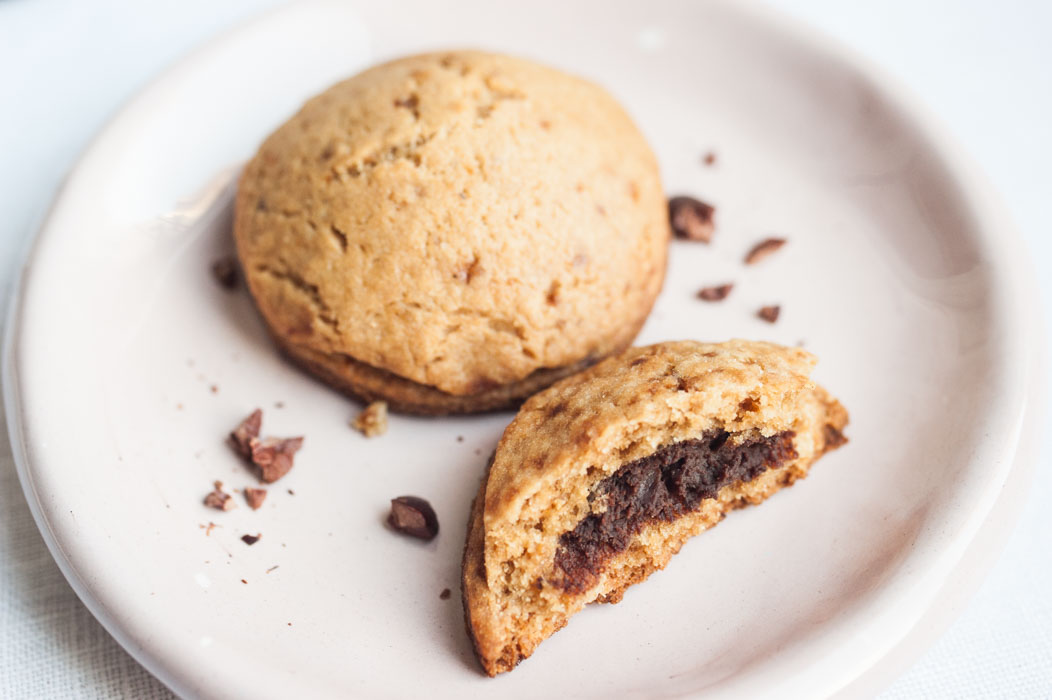 Shortbread cookies filled with a chestnut and chocolate spread {vegan} - Marta's Plants