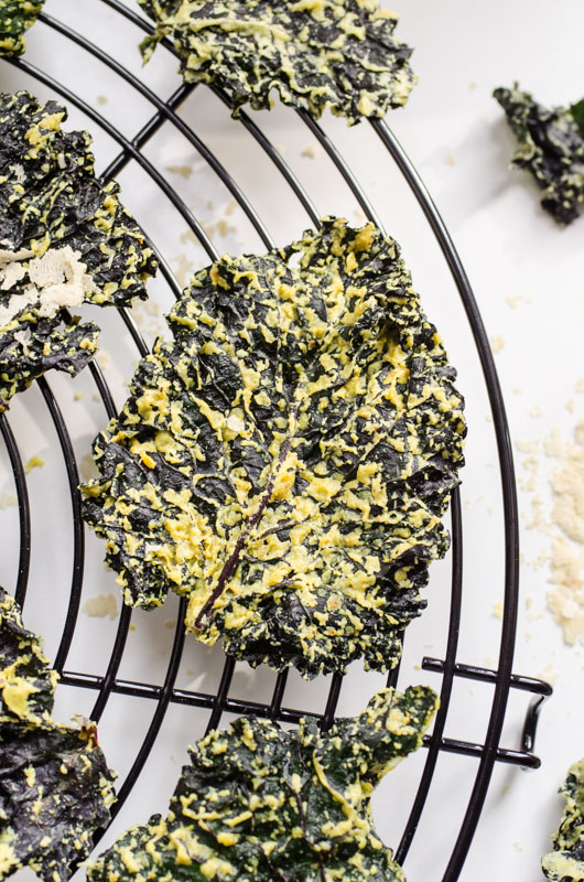 Dehydrated kale chips 4 ways {vegan + gluten free} - Marta's Plants