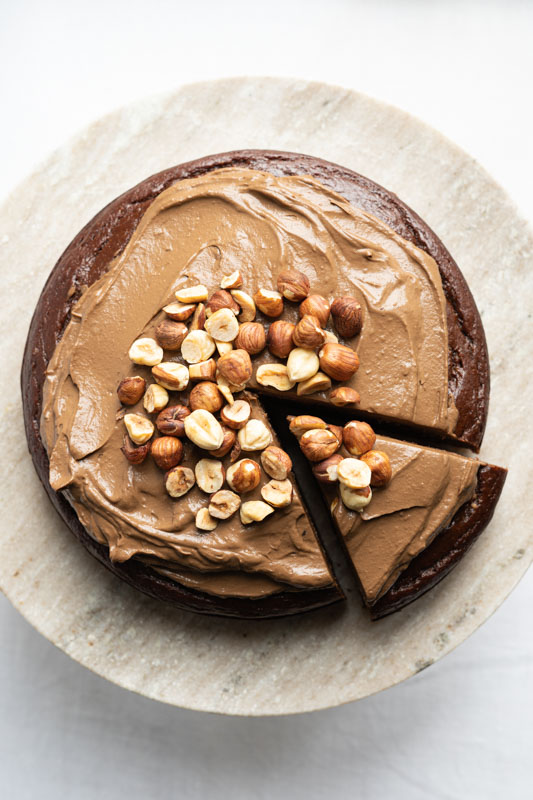Chocolate hazelnut cake w/ chocolate ganache {vegan} - Marta's Plants