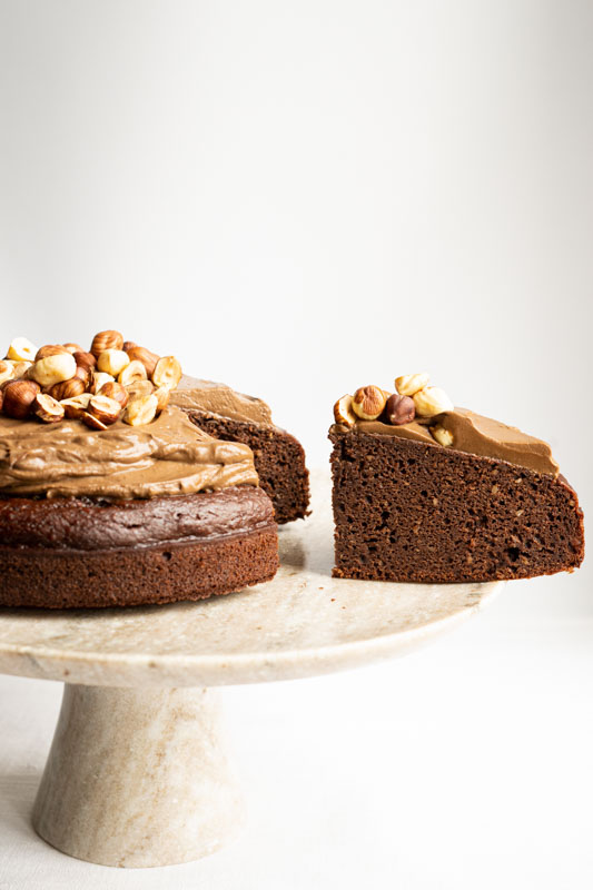 Chocolate hazelnut cake w/ chocolate ganache {vegan} - Marta's Plants