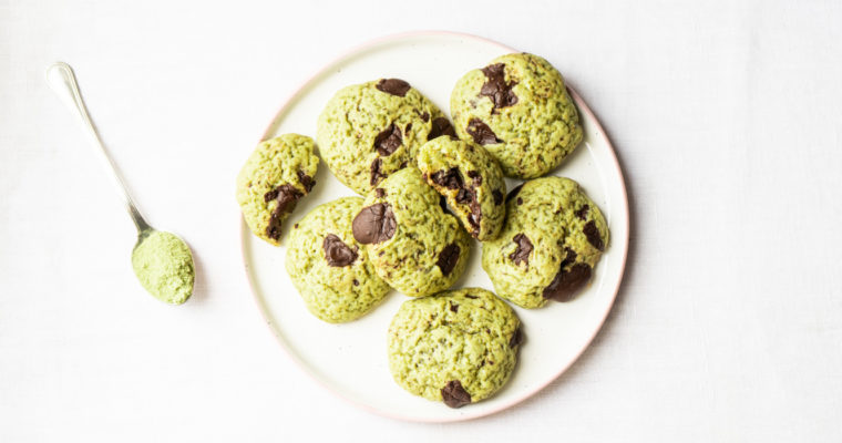 Soft matcha cookies w/ chocolate chunks {vegan}